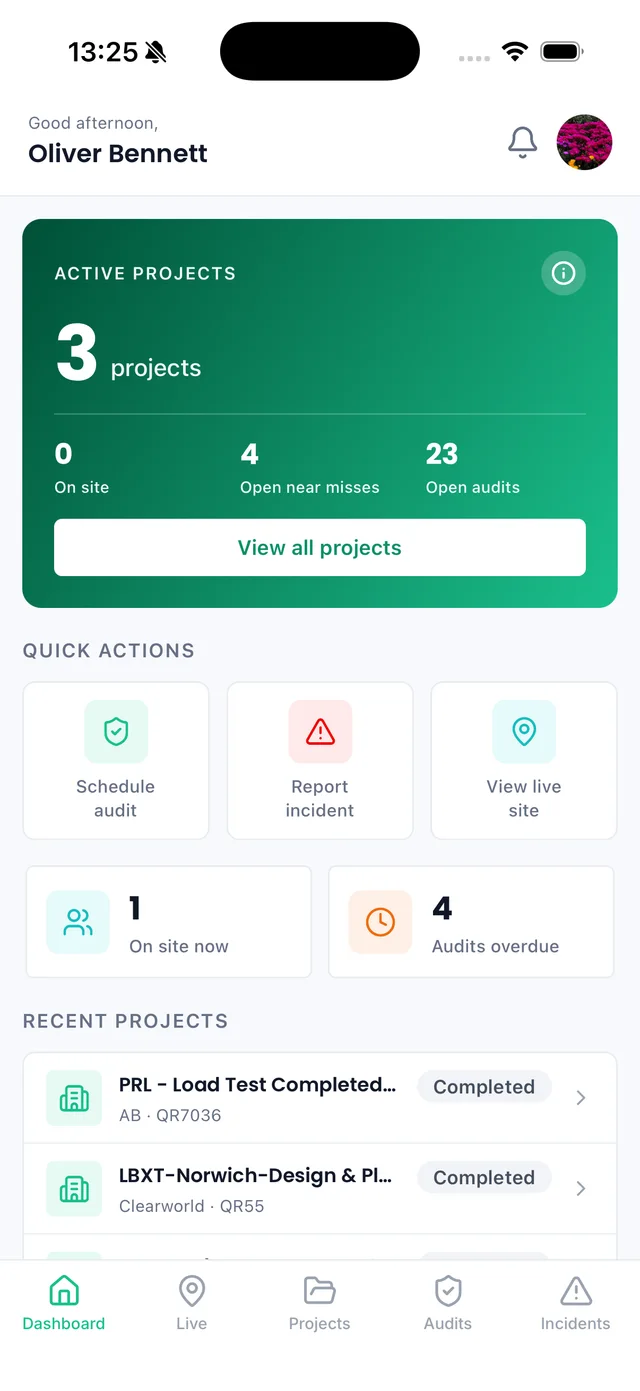 Sync iOS app: customer dashboard with active projects, open near misses, open audits and quick actions